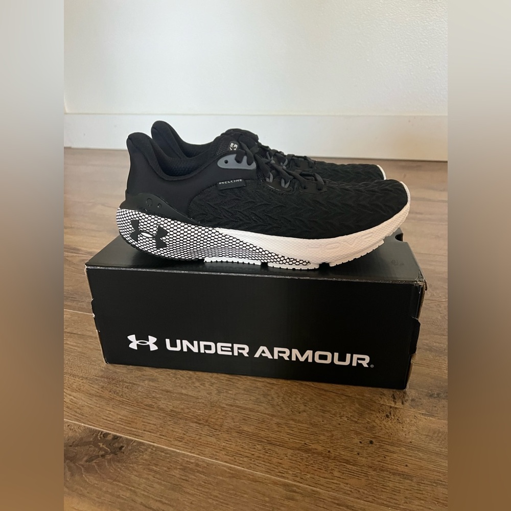 NWT Under Armour Men's HOVR Machina 3 Clone Running Shoes size 9.5 *Never Worn*